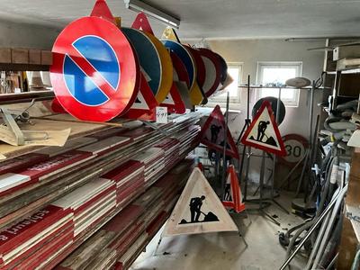 Übersichtsbild von road signs